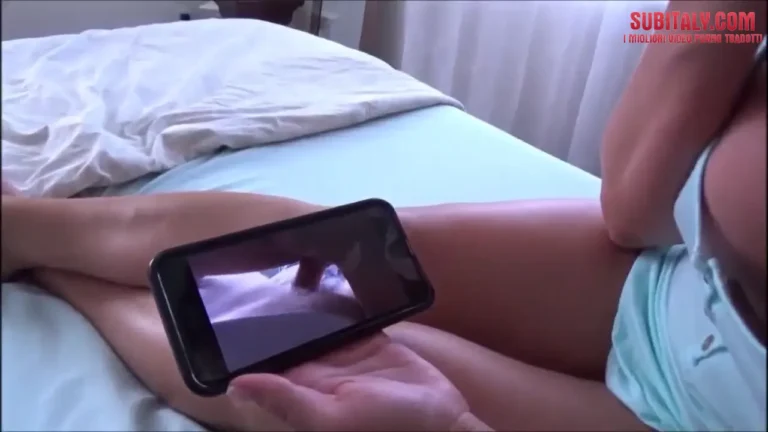 Brianna Beach – Guardare un porno con la mamma Sub ita