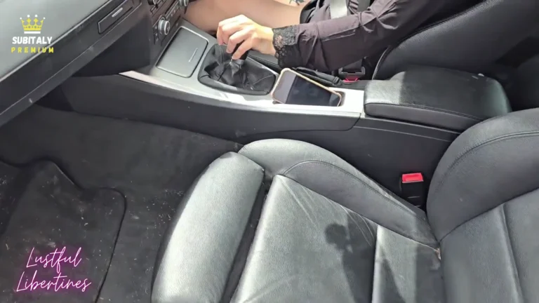 Premium Dai mamma solo una sbirciatina alle tette per favore Sub ita